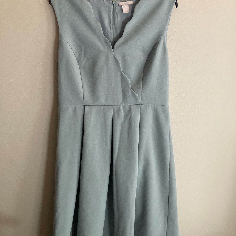 Sophisticated Sleeveless Dress in Soft Green